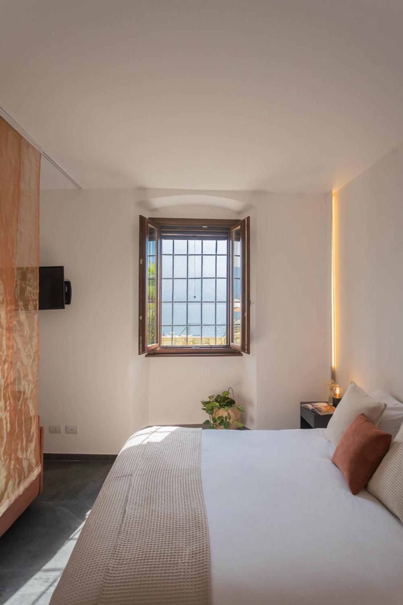 Cozy Nest On The Lake By Rent All Como Tremezzo Buitenkant foto